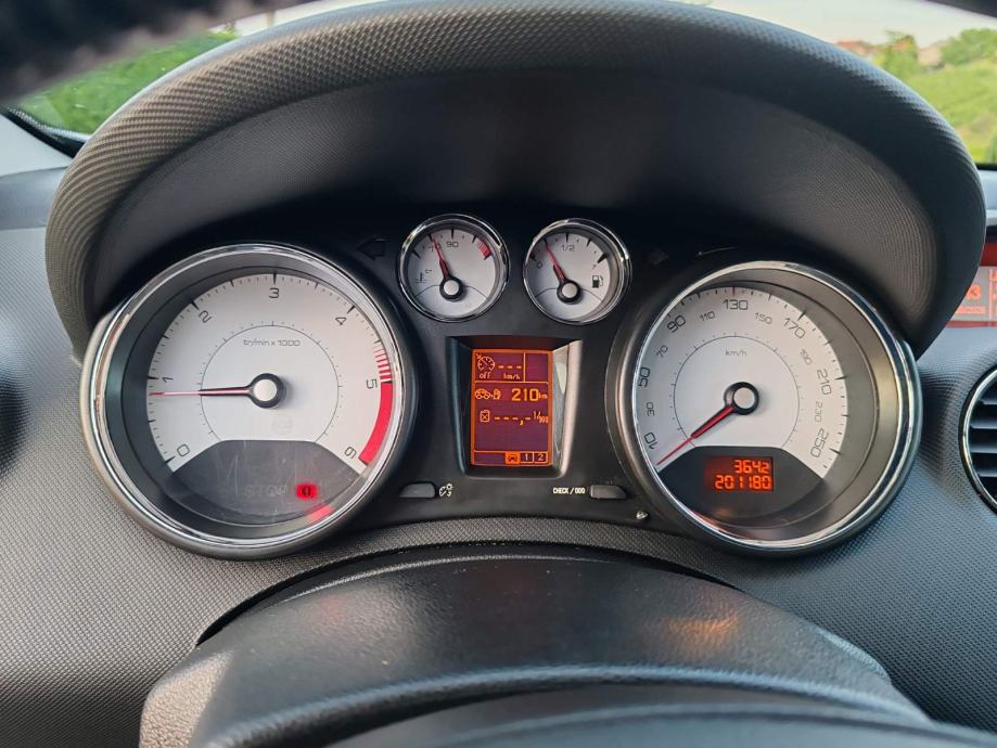Peugeot 308 1,6 HDi Sportium, fotografija 16