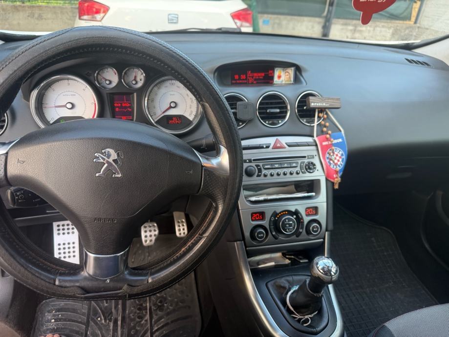 Peugeot 308 1.6 Sportium, fotografija 7