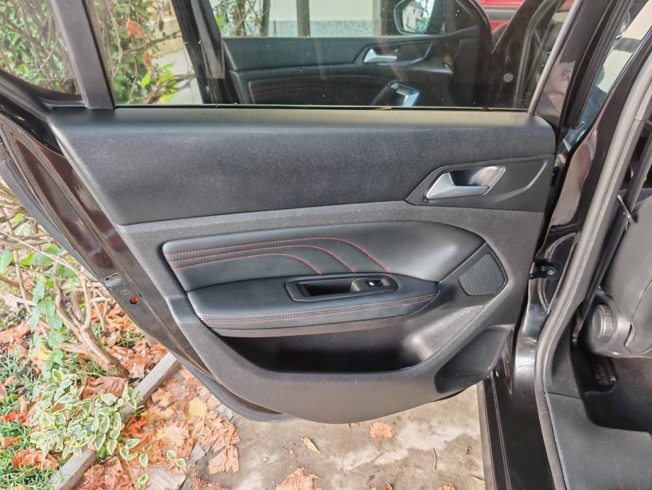 Peugeot 308 2,0 BlueHDi automatik, fotografija 10
