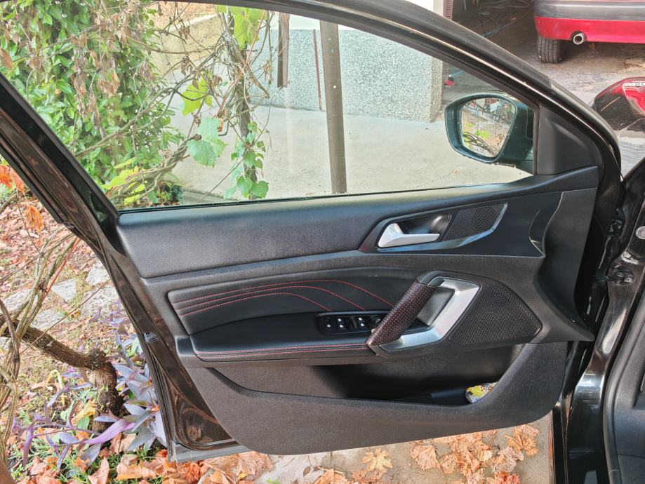 Peugeot 308 2,0 BlueHDi automatik, fotografija 13