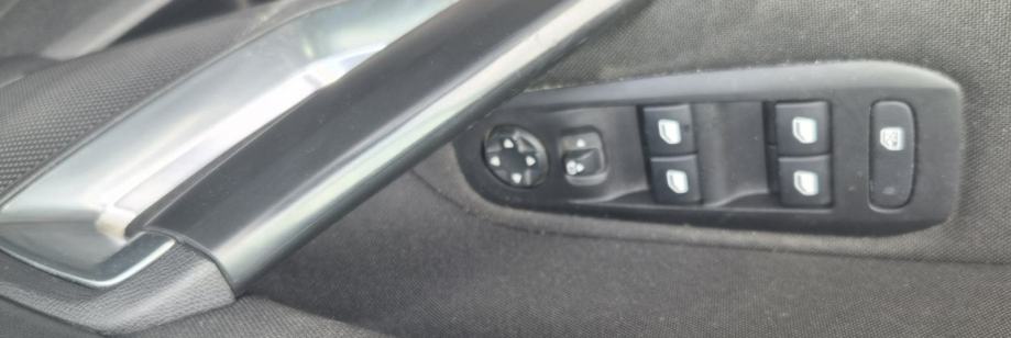Peugeot 308 SW 1,2 96 KW 2016 reg 08/27 VEL. SERV. KUKA ODLIČNO STANJE, fotografija 18