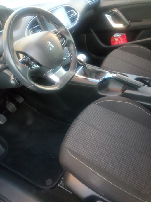 Peugeot 308 SW,1.2,reg. 1 god,servisna,zamjena, fotografija 6