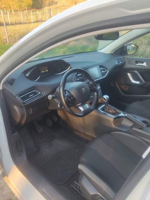 Peugeot 308 SW 1,2, fotografija 3