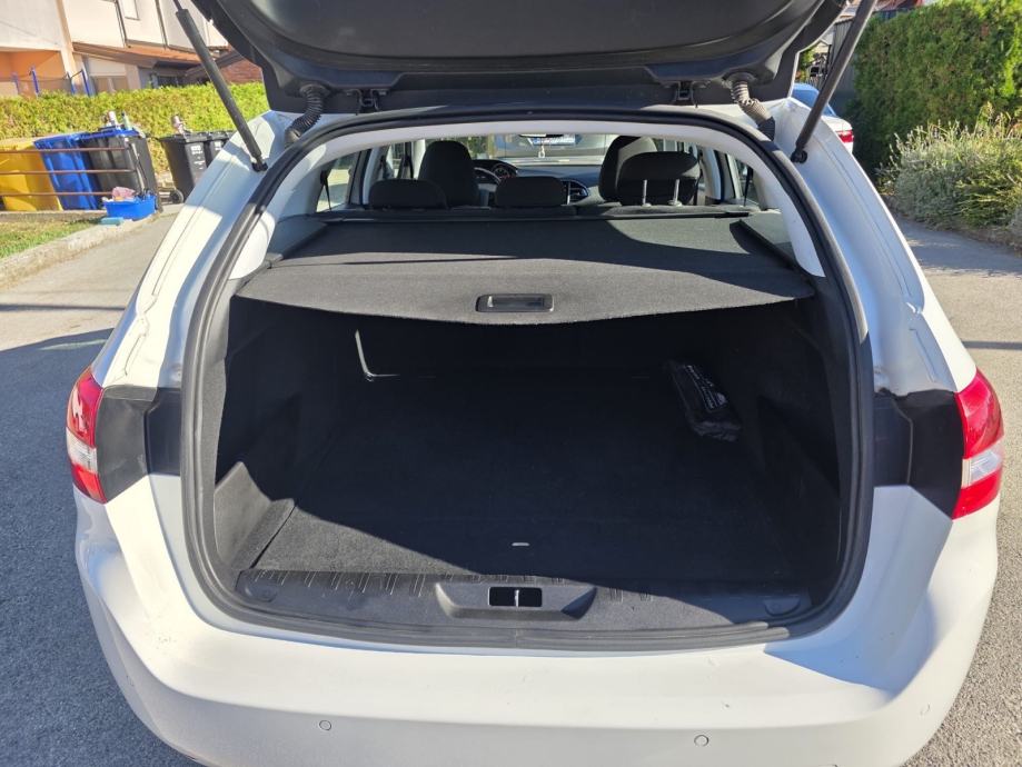 Peugeot 308 SW 1,5 BlueHDi AUTOMATIK / NOVI LANAC, fotografija 11