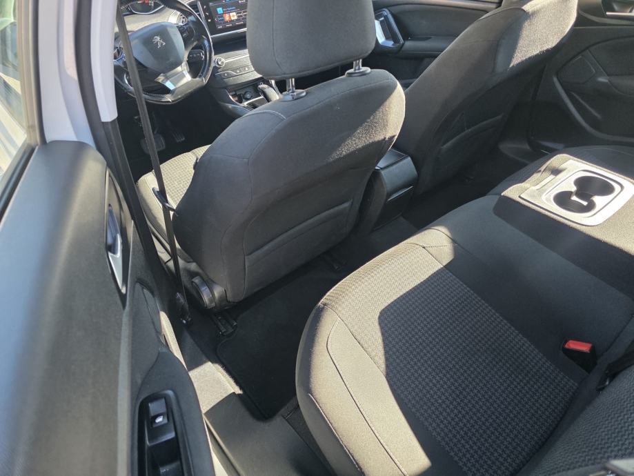 Peugeot 308 SW 1,5 BlueHDi AUTOMATIK / NOVI LANAC, fotografija 14