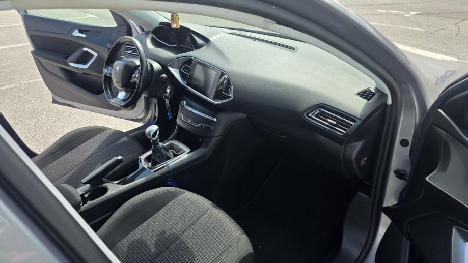 Peugeot 308 SW 1,5 BlueHDi, fotografija 11