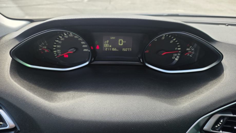Peugeot 308 SW 1,5 BlueHDi, fotografija 12