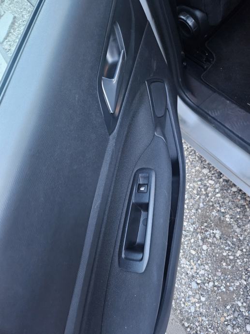 Peugeot 308 SW 1,6 BlueHDi, fotografija 11