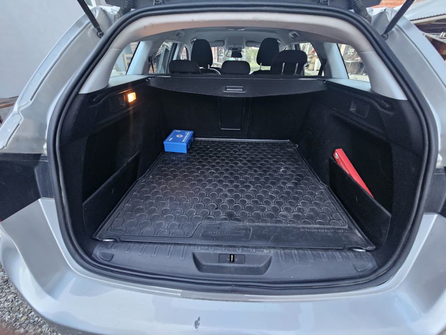 Peugeot 308 SW 1,6 BlueHDi, fotografija 12