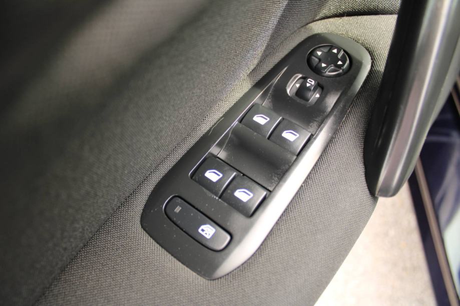 Peugeot 308 SW 1.6 HDi AUTOMATIK *NAVIGACIJA*, fotografija 17
