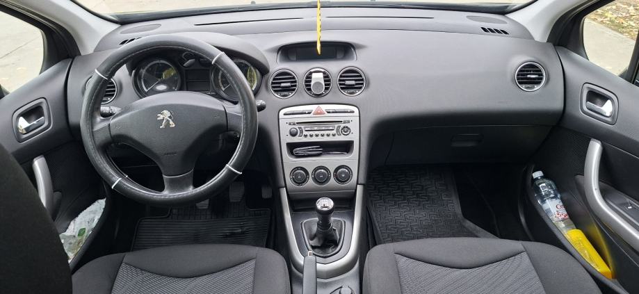 Peugeot 308 SW 1,6 HDi panoramski krov,klima,tempomat..., fotografija 8