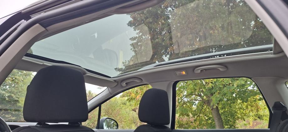 Peugeot 308 SW 1,6 HDi panoramski krov,klima,tempomat..., fotografija 12