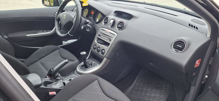 Peugeot 308 SW 1,6 HDi panoramski krov,klima,tempomat..., fotografija 13