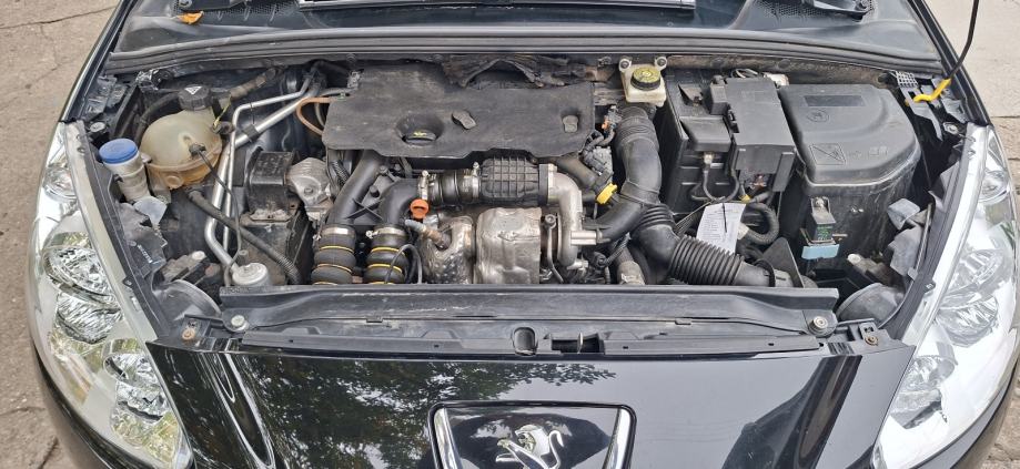 Peugeot 308 SW 1,6 HDi panoramski krov,klima,tempomat..., fotografija 17