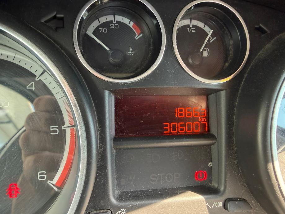 Peugeot 308 SW 2,0 HDi auto u top stanju!!, fotografija 7