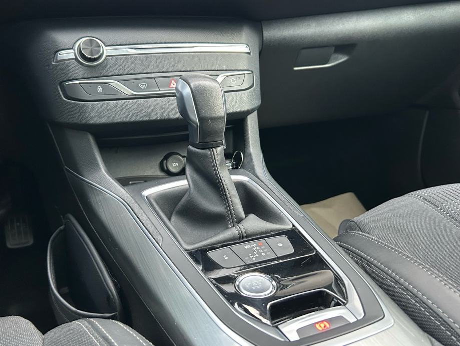 Peugeot 308 SW 2,0BlueHDi automatik 2017G.ALLURE OPREMA FULL PANORAMA, fotografija 19