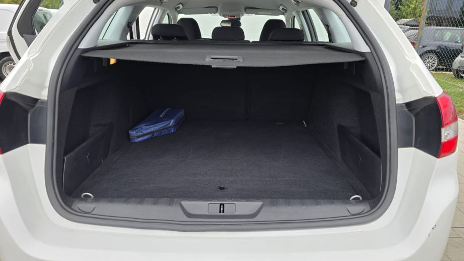 Peugeot 308 SW Active 1.5 BlueHDi, fotografija 9