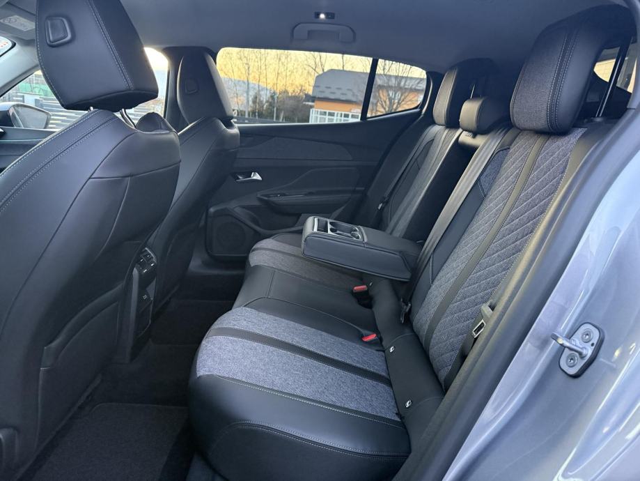 Peugeot 408 1.2 PURE TECH ALLURE AUTOMATIK,SERVIS,26000 KM,REG 11/2026, fotografija 10