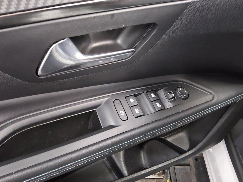 Peugeot 5008 1.2 PureTech Allure • LED • digitalni instrumenti, fotografija 9