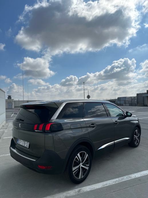 Peugeot 5008 1,2 PureTech Allure Oprema, fotografija 5
