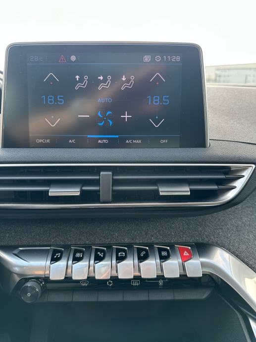 Peugeot 5008 1,2 PureTech Allure Oprema, fotografija 10