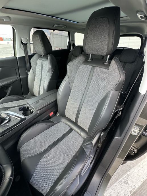 Peugeot 5008 1,2 PureTech Allure Oprema, fotografija 11