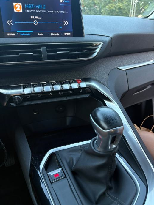 Peugeot 5008 1,2 PureTech, fotografija 4