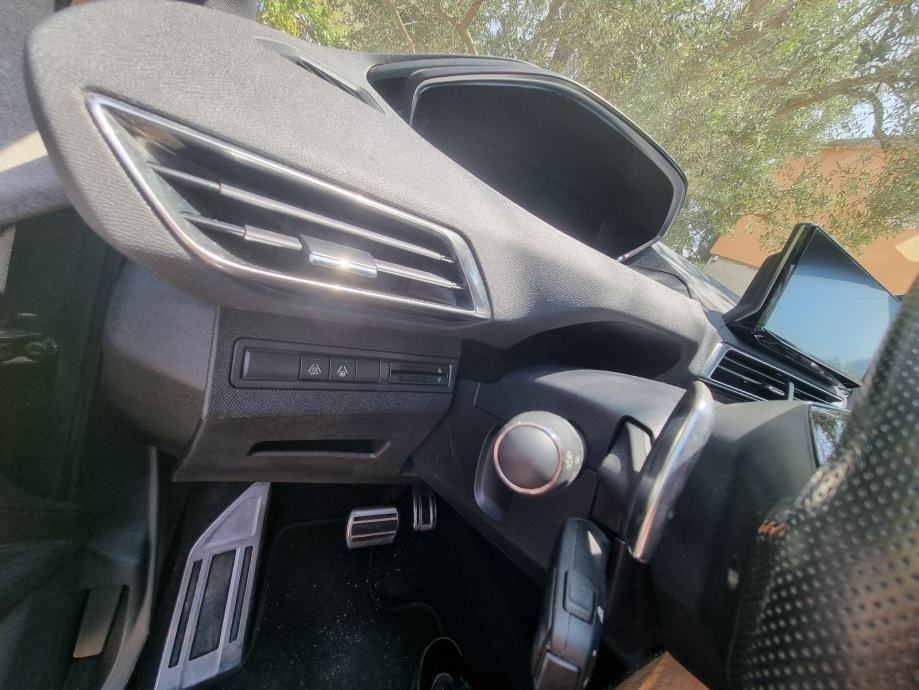 PEUGEOT 5008, NAJBOLJA GT OPREMA 1,5 BlueHDI,AUTOMATIK, TOP STANJE, fotografija 17