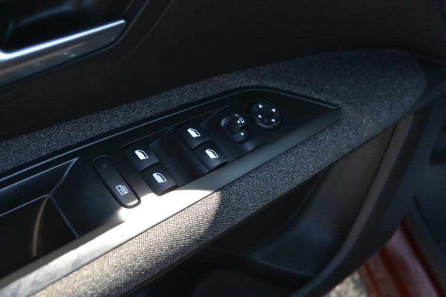 Peugeot 5008 1,5 HDI automatik ** rata 290€ ** BEZ UČEŠĆA ** SERVISNA, fotografija 7
