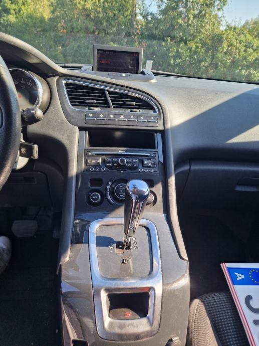 Peugeot 5008 1,6 e-HDi automatik 7 sjedala, fotografija 6