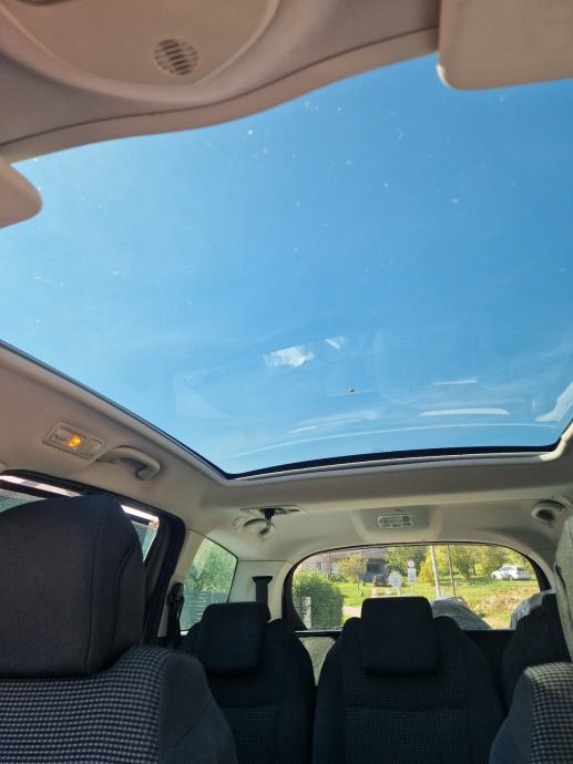 Peugeot 5008 1,6 e-HDi automatik 7 sjedala, fotografija 9