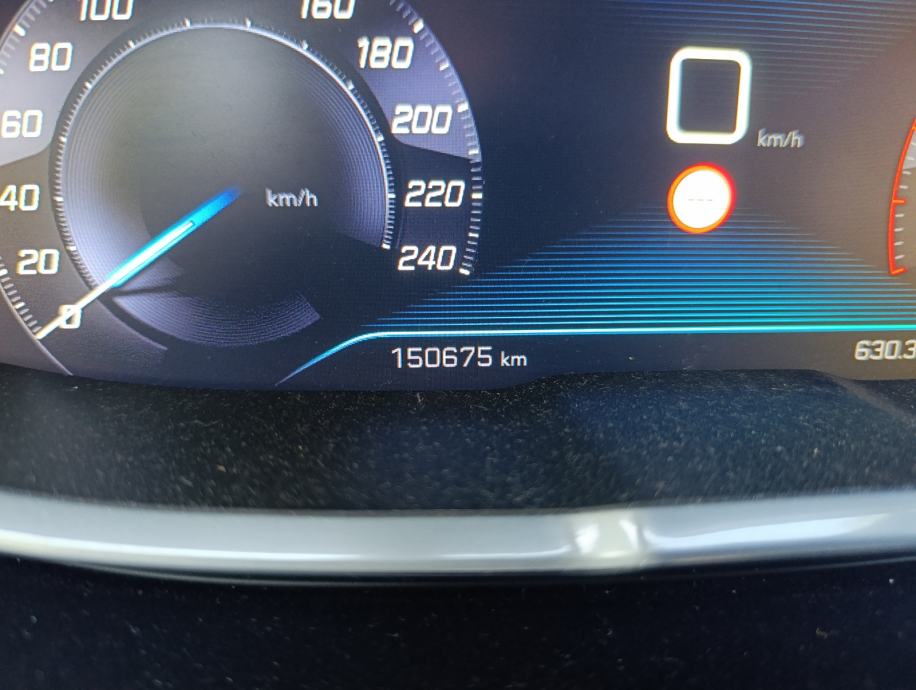 Peugeot 5008 2,0 BlueHDI, fotografija 12