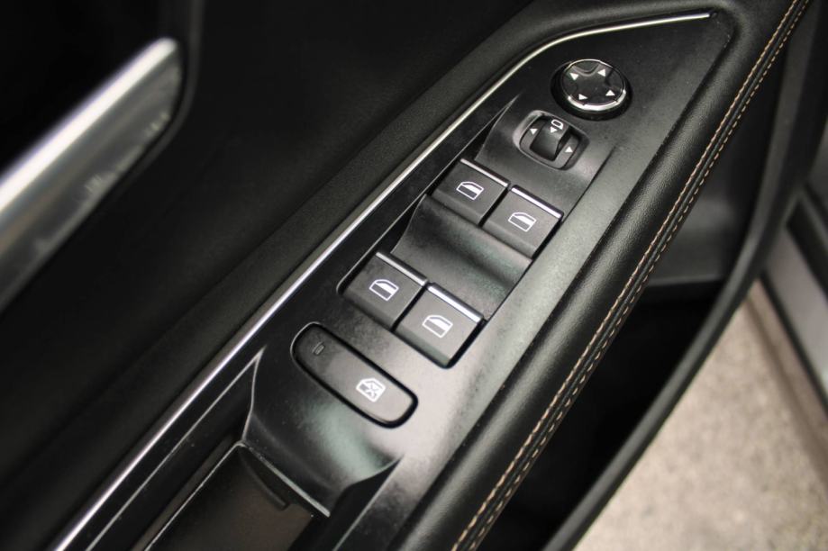 Peugeot 5008 Puretech 130 GT-Line 7 sjedala *PANORAMA, KAMERA, NAVIGAC, fotografija 18
