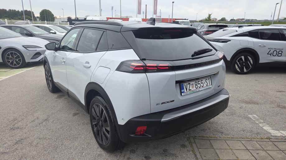 Peugeot e-2008 GT 54 kWh 155 električni, fotografija 8