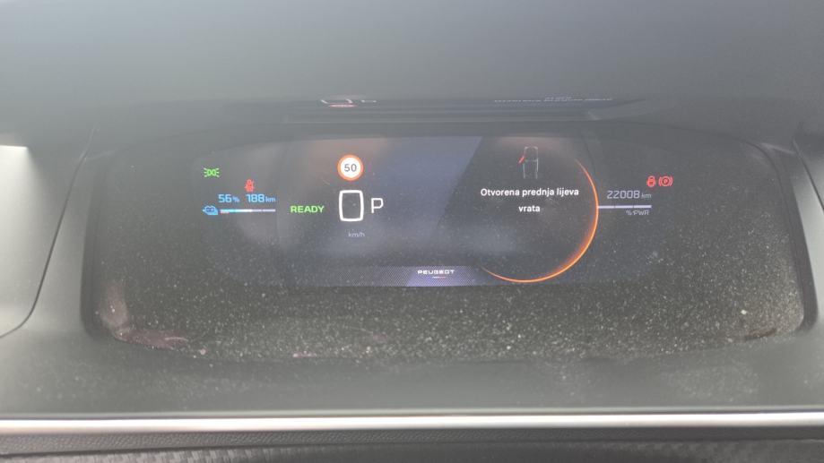 Peugeot e-2008 GT 54 kWh 155 električni, fotografija 13