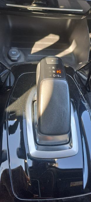 Peugeot e-2008 GT automatik - odličan, 2 godine garancija, fotografija 6
