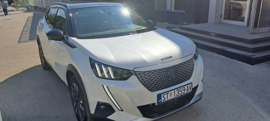 Peugeot e-2008 GT automatik - odličan, 2 godine garancija, fotografija 14
