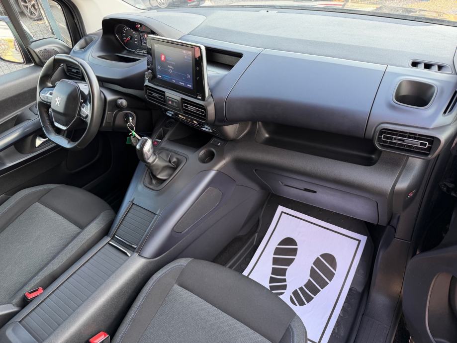 Peugeot Rifter 1,5HDI VELIKI SERVIS,TEMPOMAT,PDC,KUKA,JAMSTVO, fotografija 18
