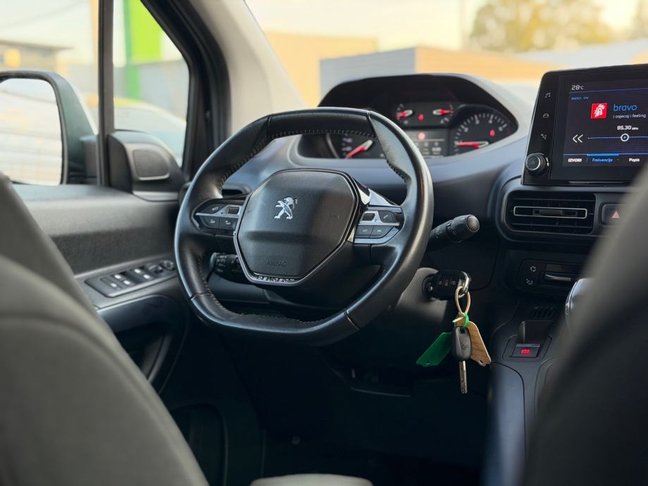 Peugeot Rifter 1,5HDI VELIKI SERVIS,TEMPOMAT,PDC,KUKA,JAMSTVO, fotografija 17