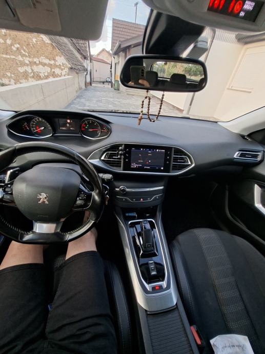 Peuget 308 automatik, fotografija 2