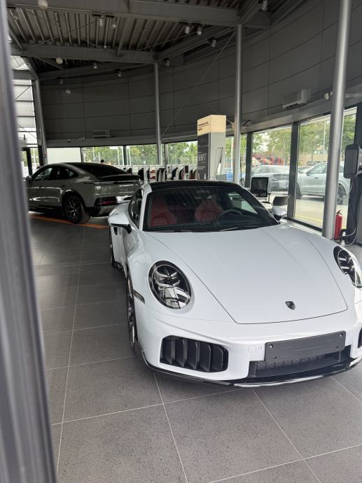 Porsche 992.2 TURBO S, fotografija 2