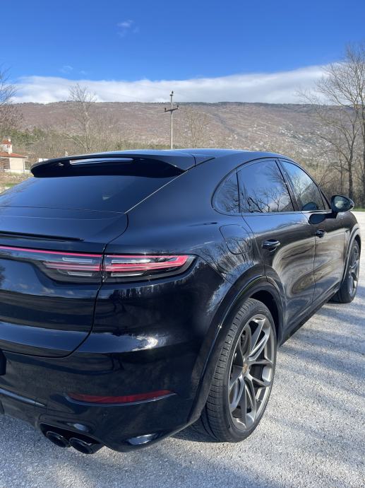 Porsche Cayenne Coupe E hybrid, 2022 god.