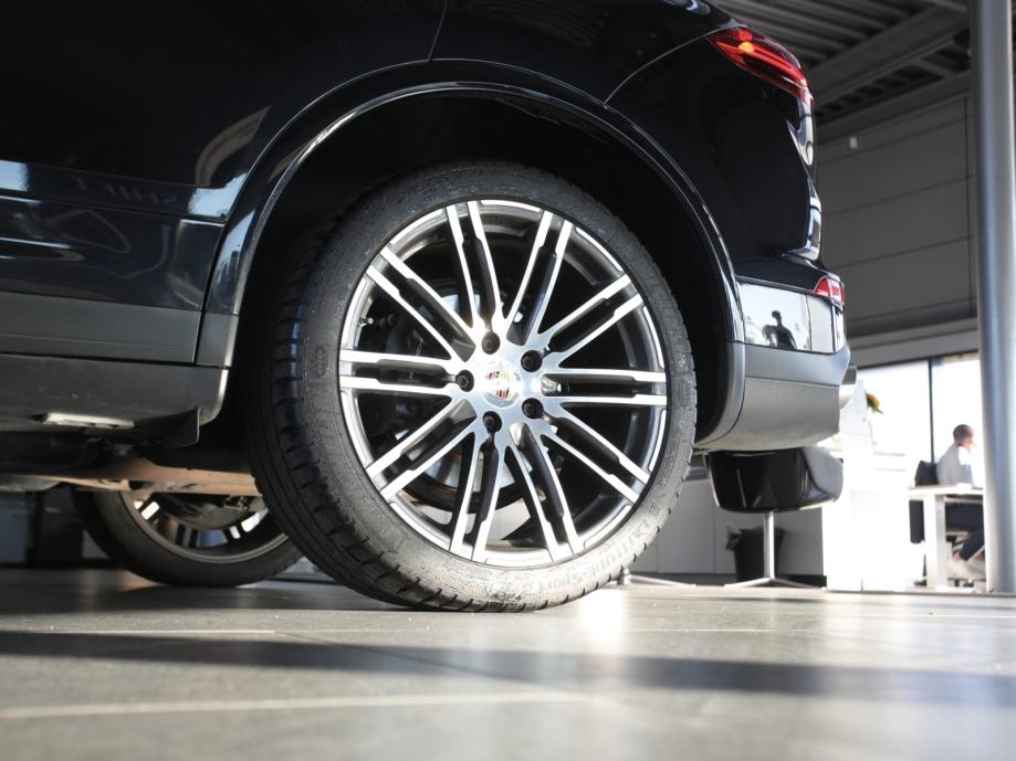 Porsche Cayenne Diesel Platinum Edition (PORSCHE APPROVED JAMSTVO), fotografija 10