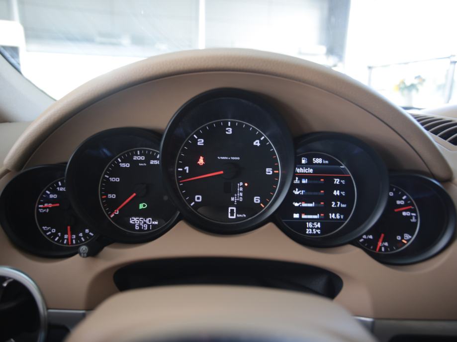 Porsche Cayenne Diesel Platinum Edition (PORSCHE APPROVED JAMSTVO), fotografija 19