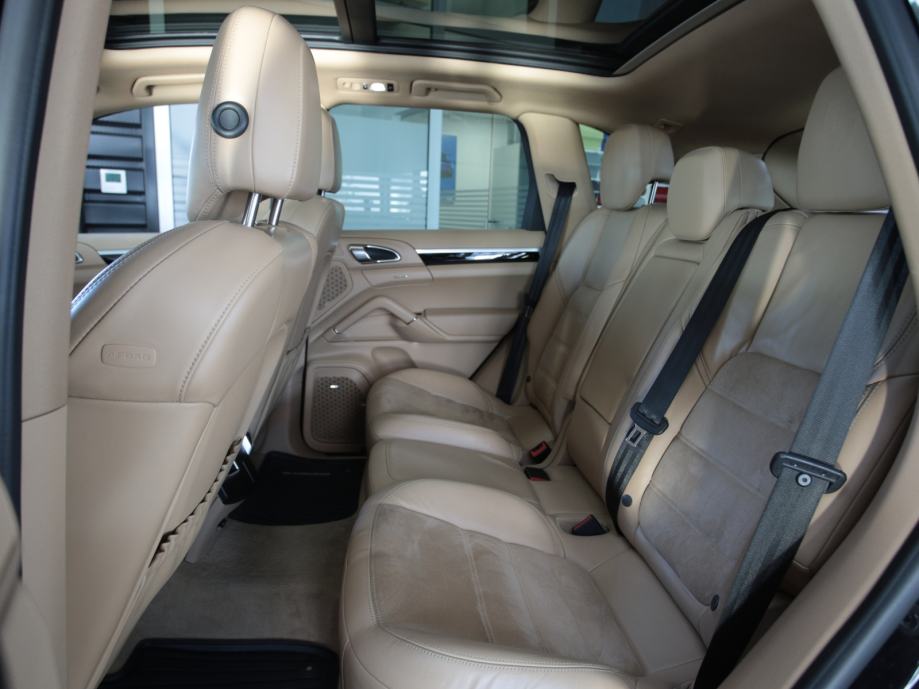 Porsche Cayenne Diesel Platinum Edition (PORSCHE APPROVED JAMSTVO), fotografija 18
