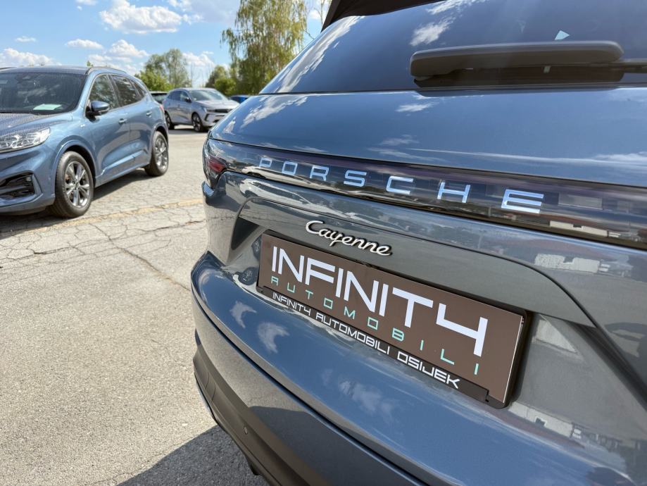Porsche Cayenne E-Hybrid NAVI, ALU R22, BOSE, CHRONO, MATRIX, 462kS, fotografija 10