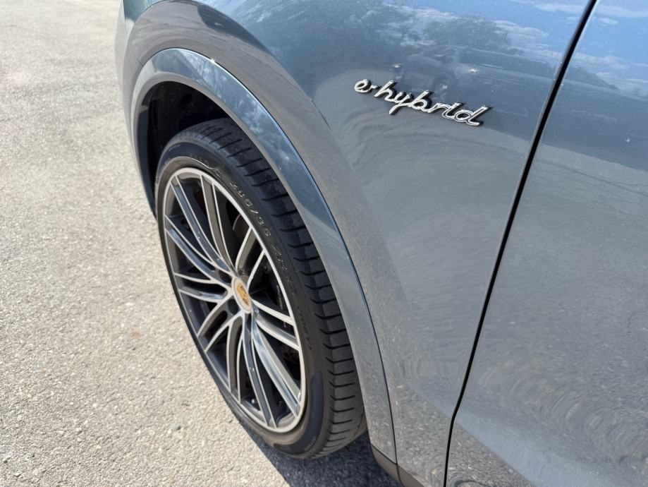 Porsche Cayenne E-Hybrid NAVI, ALU R22, BOSE, CHRONO, MATRIX, 462kS, fotografija 5