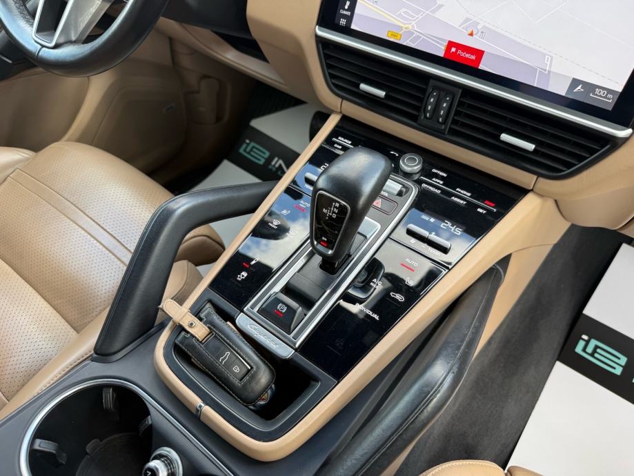 Porsche Cayenne E-Hybrid NAVI, ALU R22, BOSE, CHRONO, MATRIX, 462kS, fotografija 20