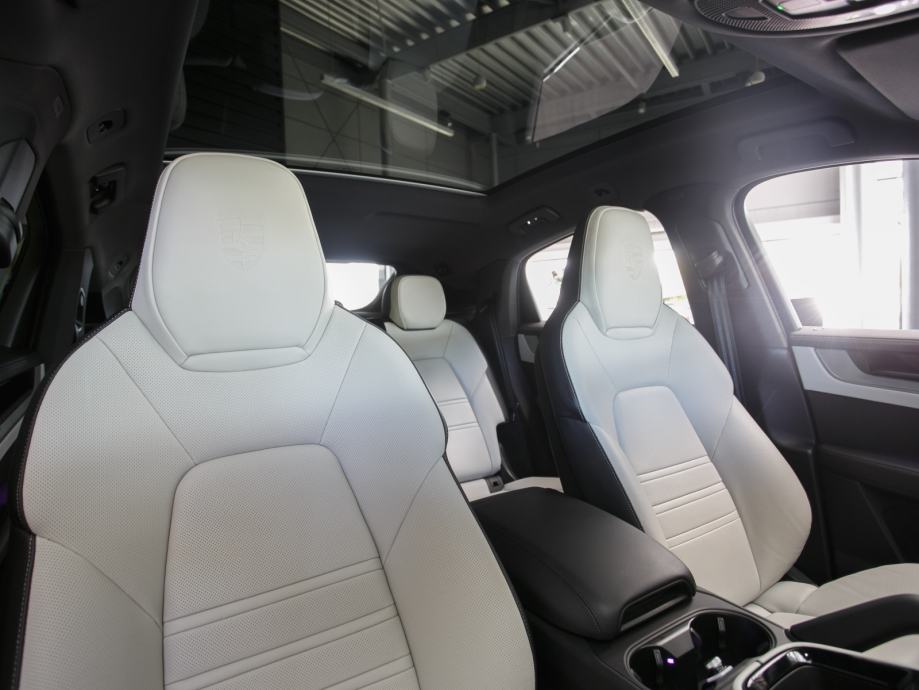 Porsche Cayenne E-Hybrid Coupé (PORSCHE APPROVED JAMSTVO), fotografija 16