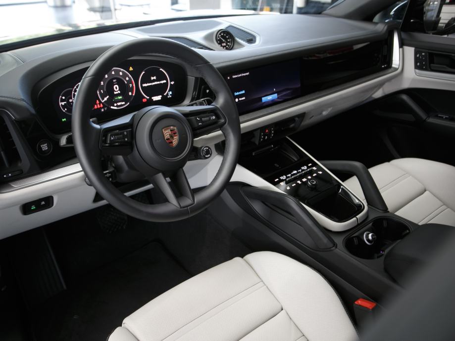 Porsche Cayenne E-Hybrid Coupé (PORSCHE APPROVED JAMSTVO), fotografija 13